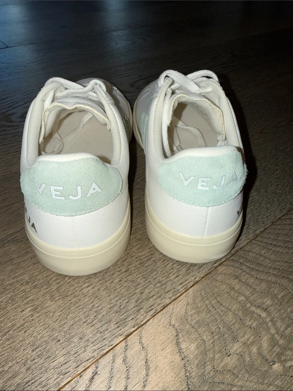 Like new Veja Campo Sneaker in Extra White & Matcha green, 38/7